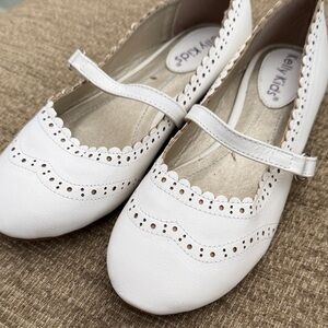Kelly’s Kids White Mary Jane Shoes perfect for Easter sz 4